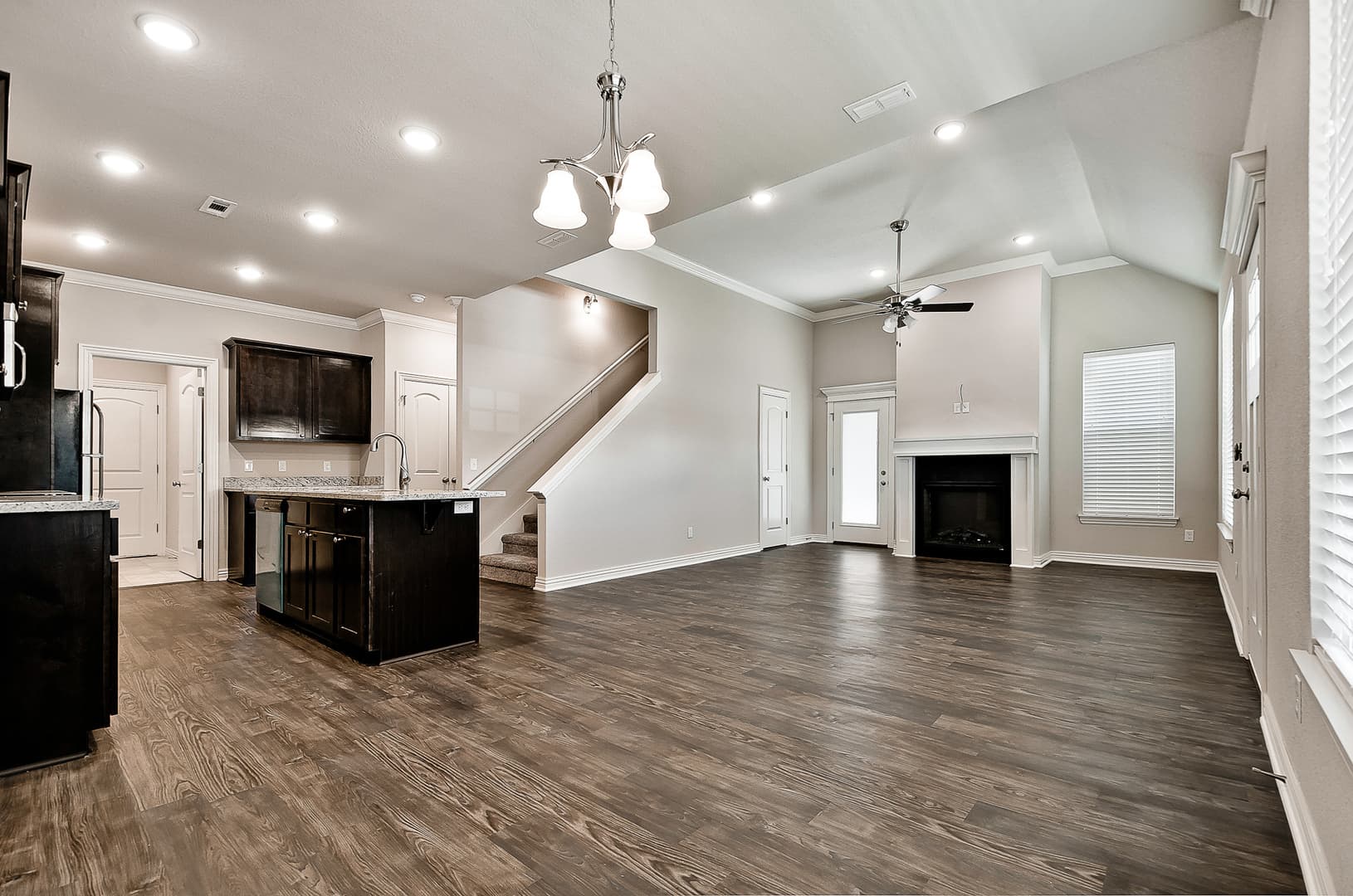 Lowell Apartment: 101 Carrington Ave.