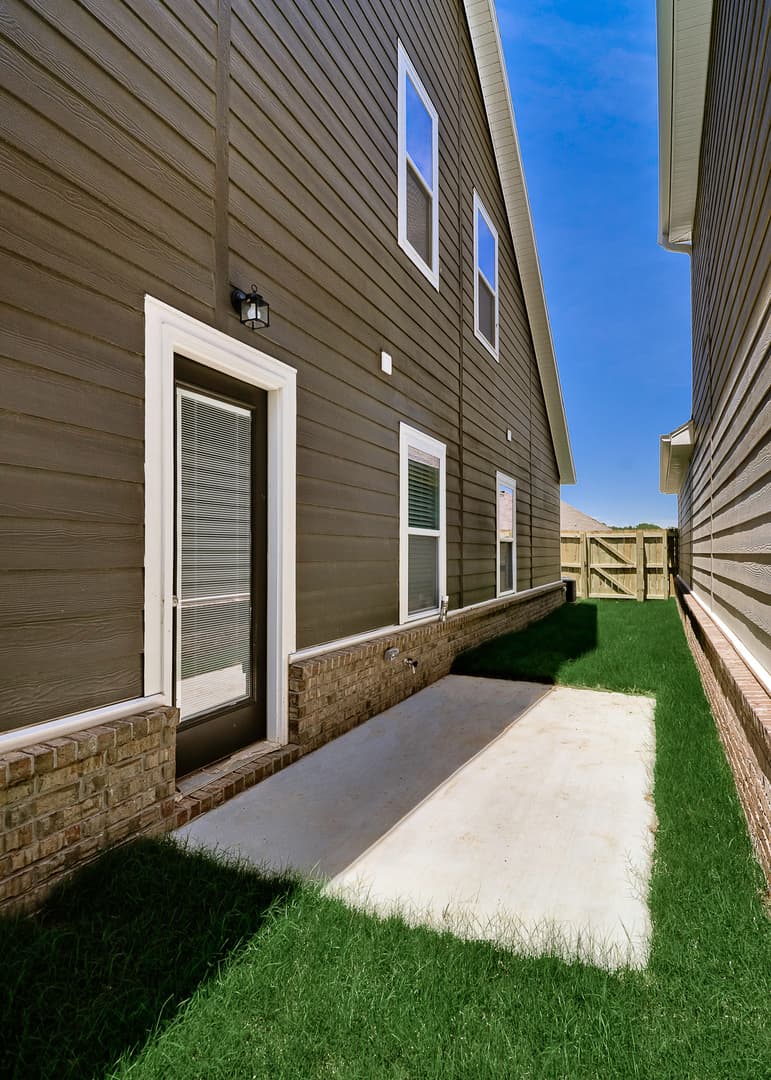 Lowell Apartment: 101 Carrington Ave.