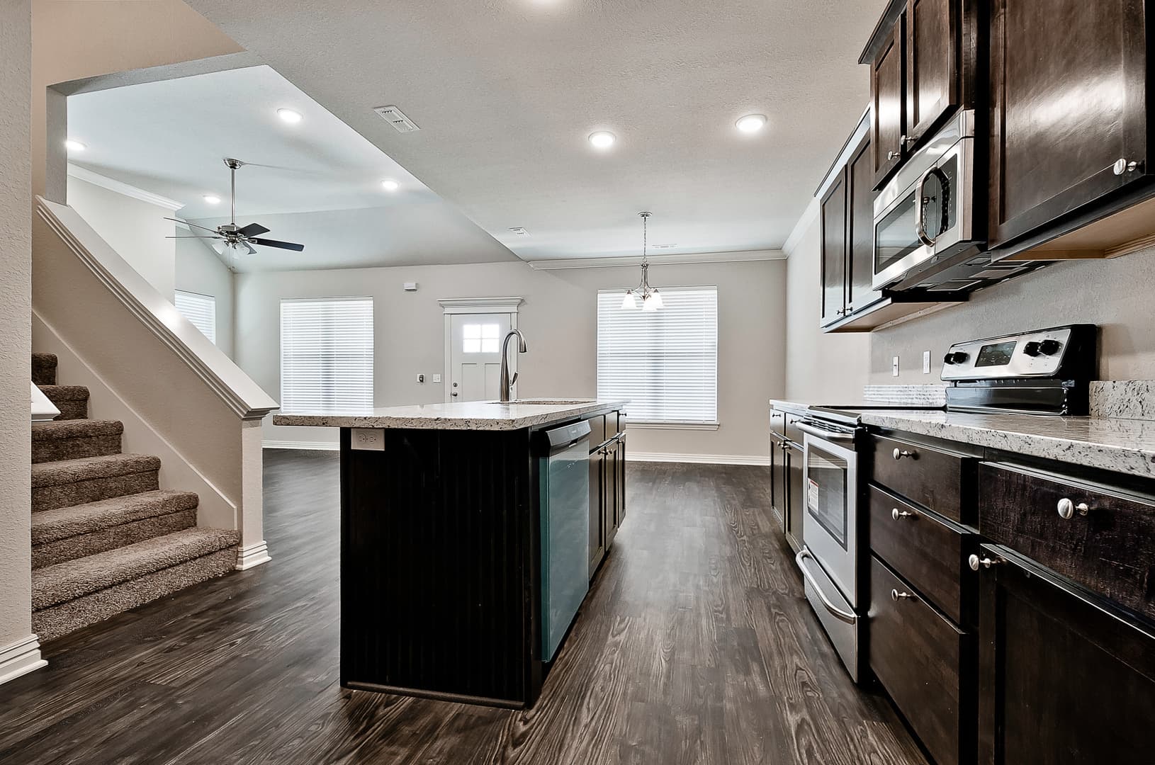 Lowell Apartment: 101 Carrington Ave.