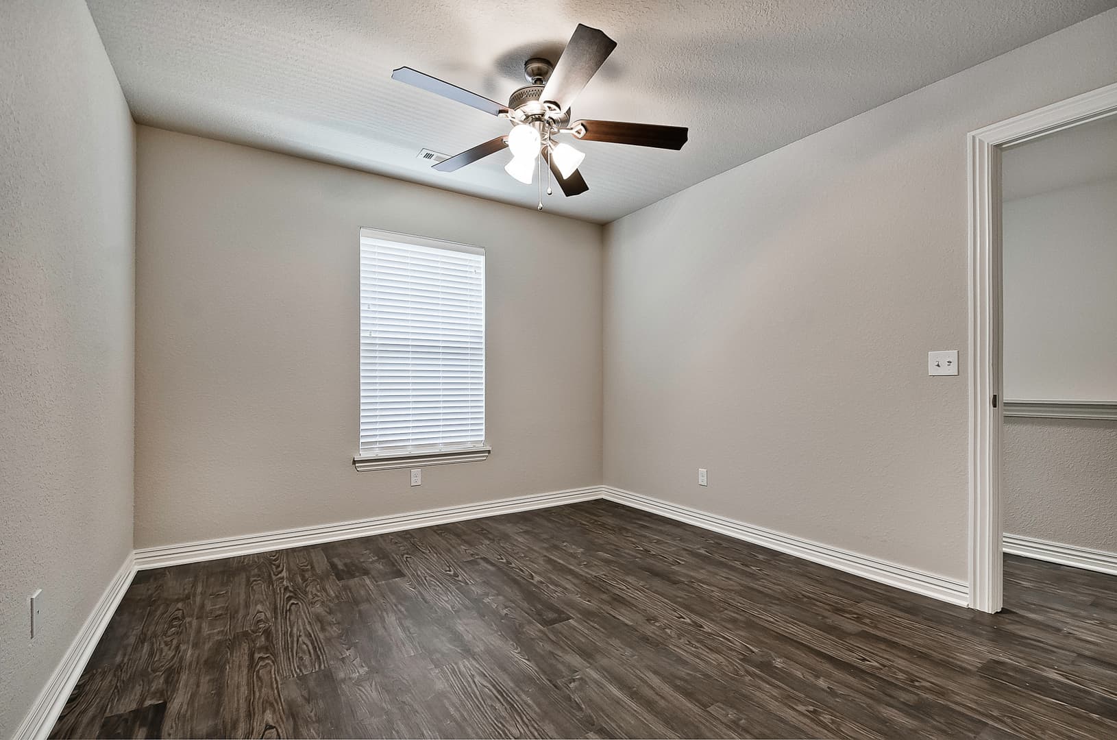 Lowell Apartment: 101 Carrington Ave.
