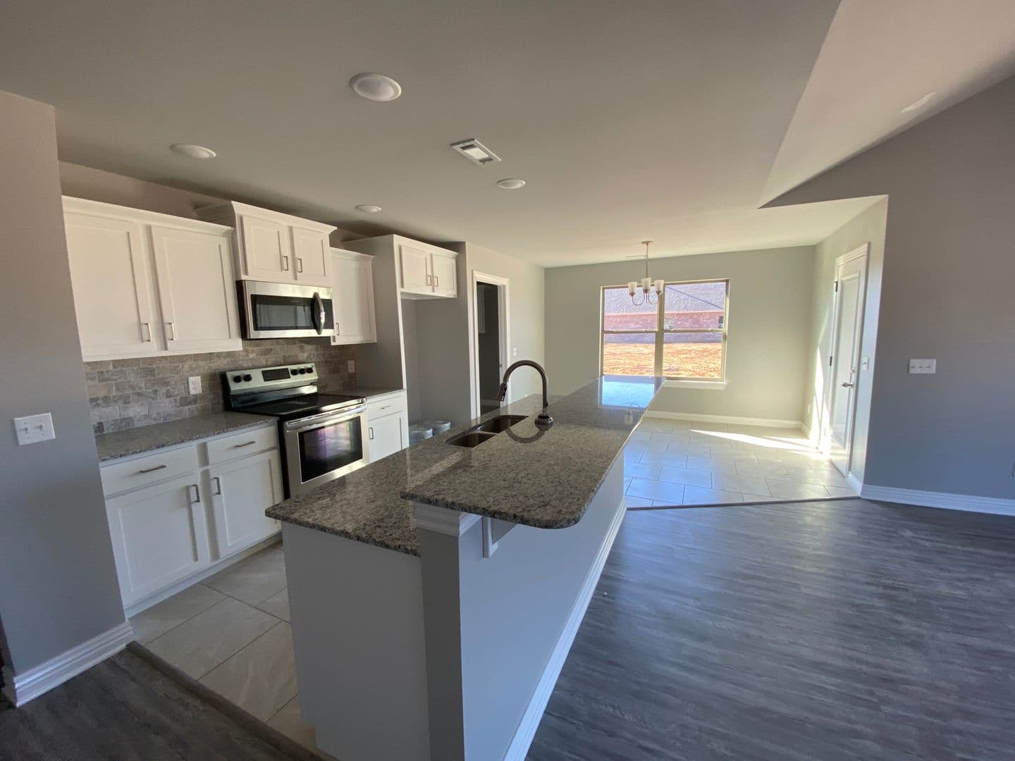 Bentonville House: 802 SW Cabriolet Street