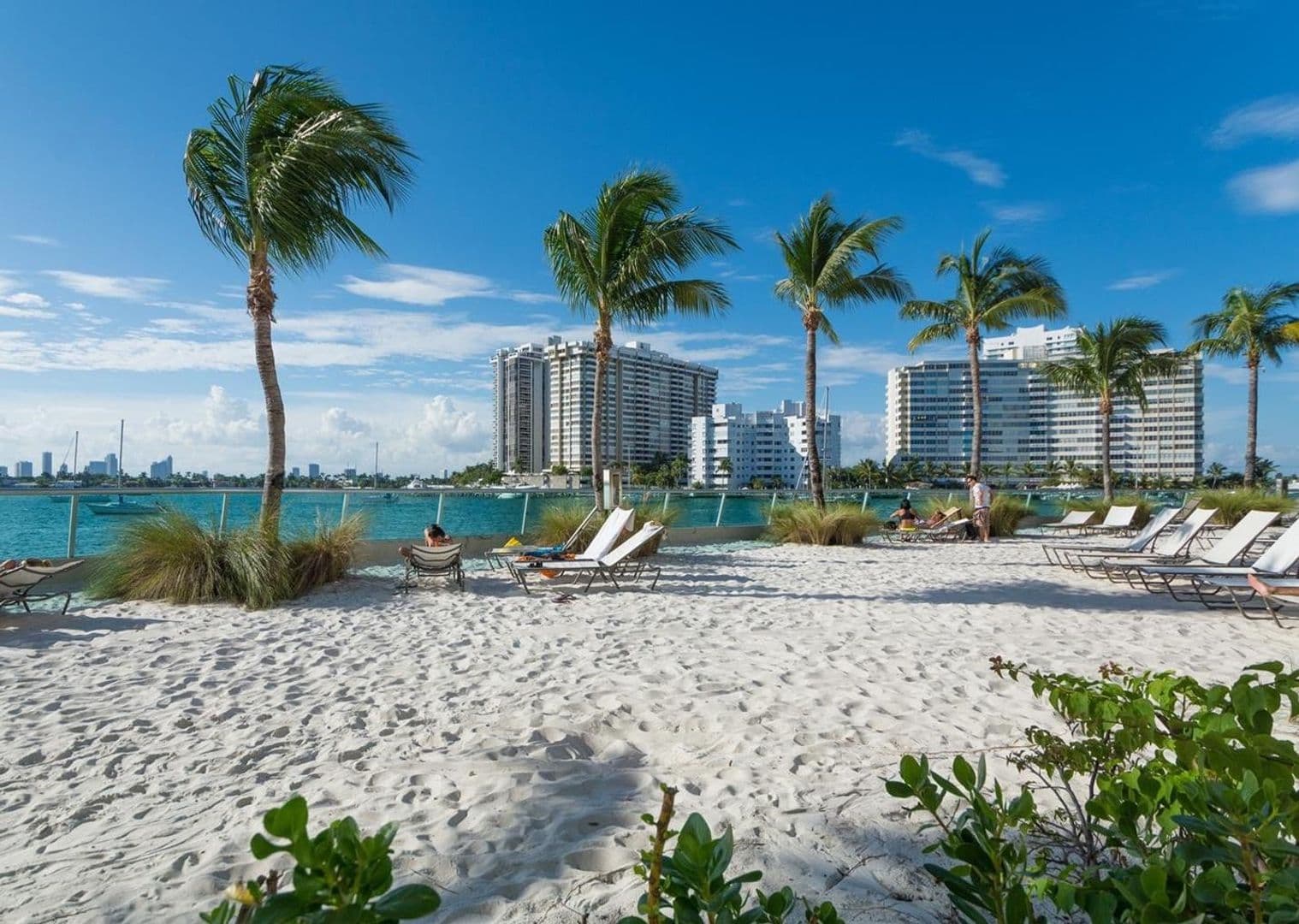 Miami Beach House: 1500 Bay Road