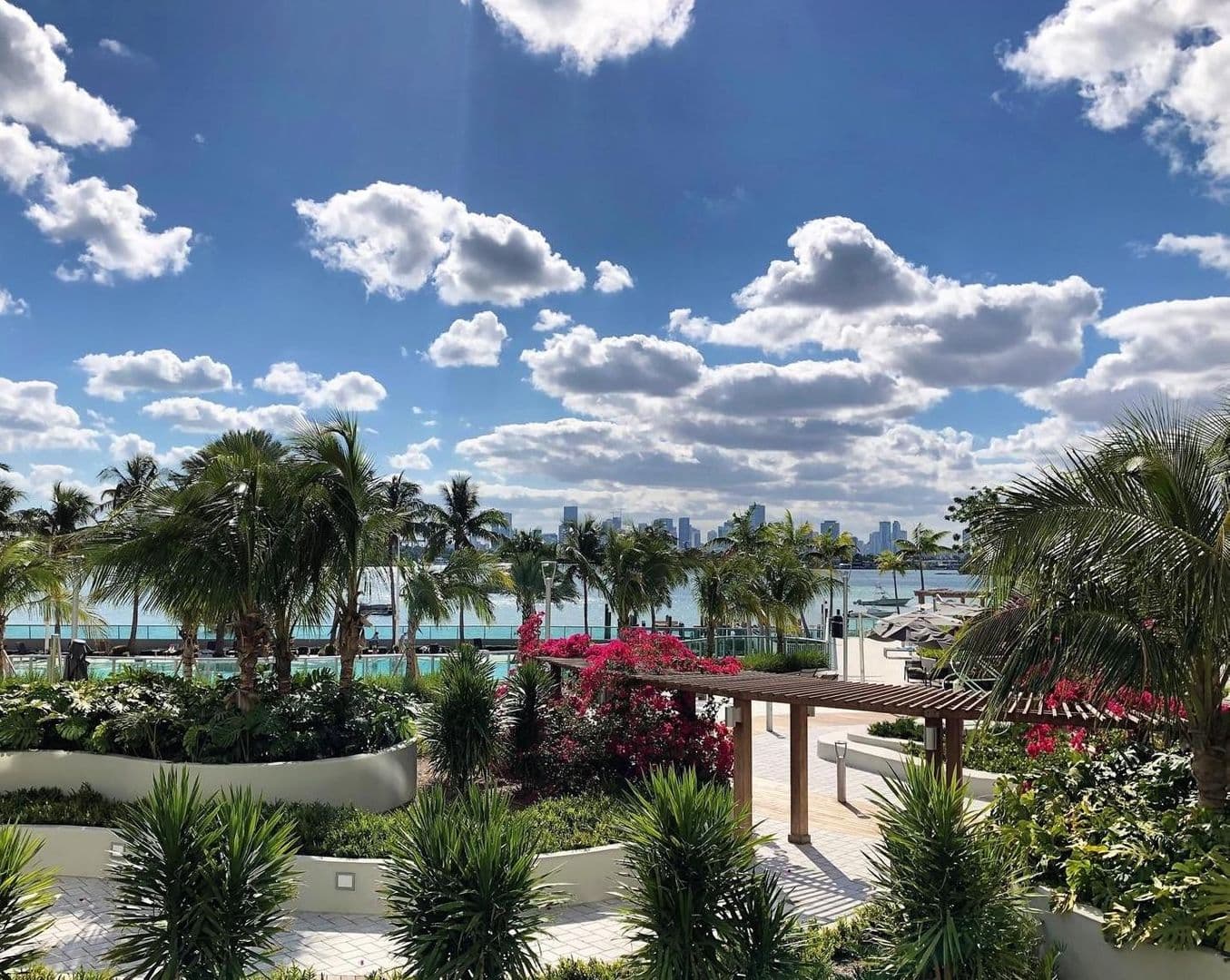 Miami Beach House: 1500 Bay Road