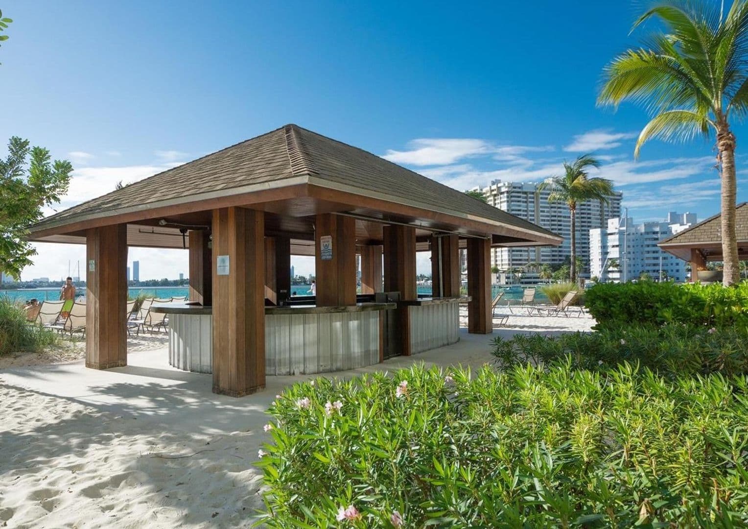 Miami Beach House: 1500 Bay Road