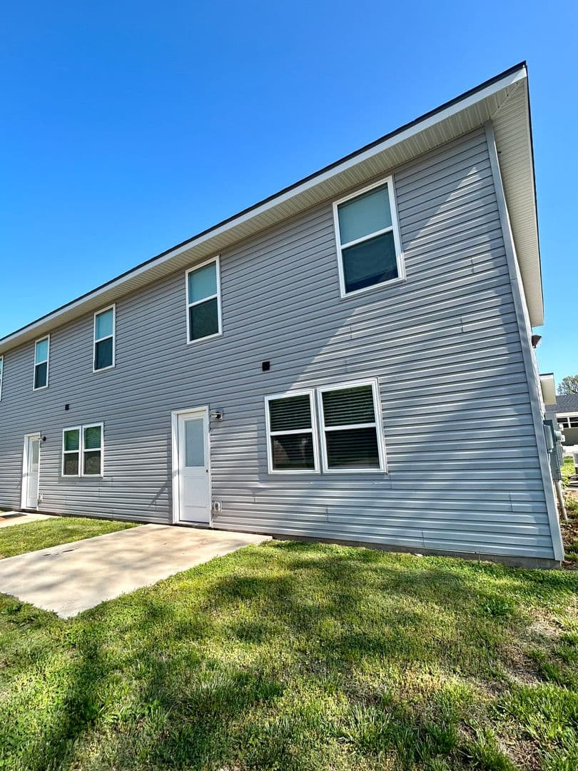Rogers Apartment: 624 N 6th Street