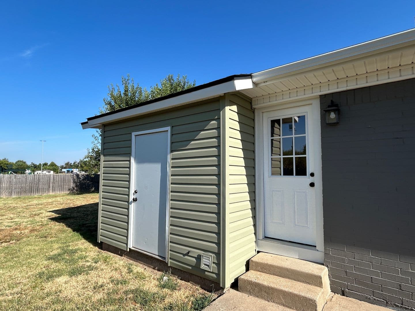 Rogers Apartment: 612 N 6th Street