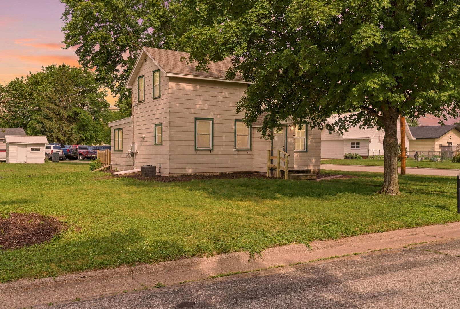 La Crosse House: 2737 Hamilton St