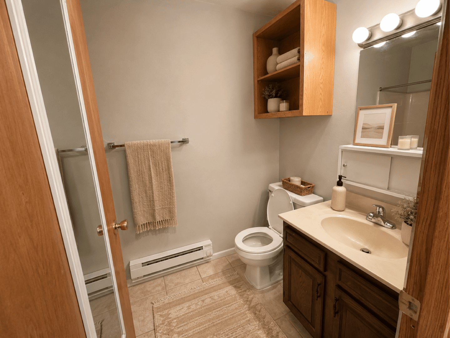 La Crosse Apartment: 1728 La Crescent St
