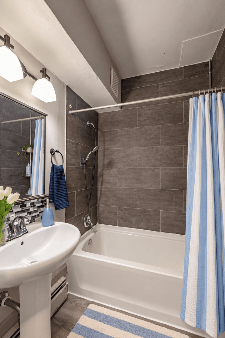 La Crosse Apartment: 3411-3427 Elm Dr