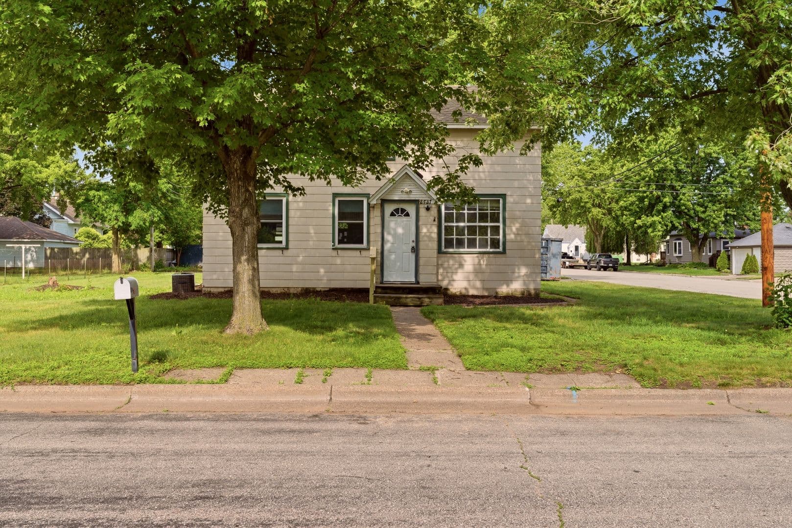 La Crosse House: 2737 Hamilton St