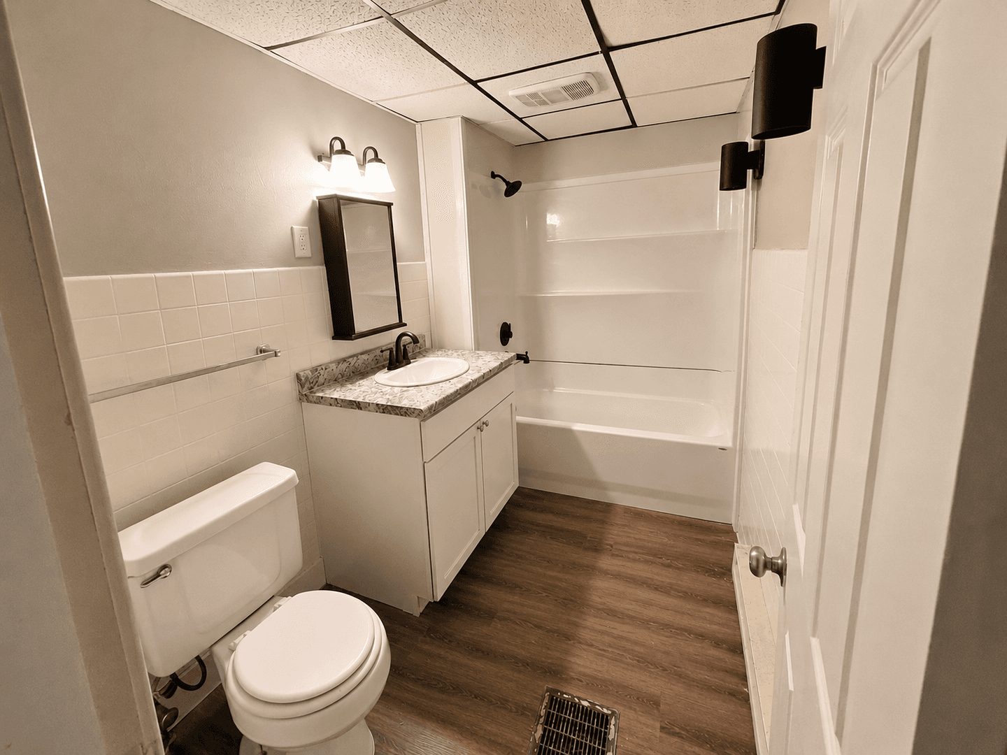 La Crosse Apartment: 717 5th Ave S