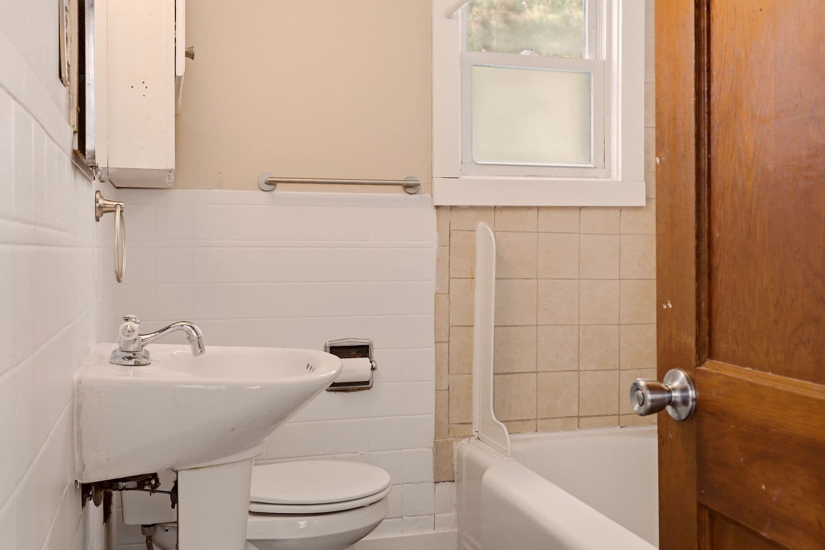 La Crosse House: 2737 Hamilton St