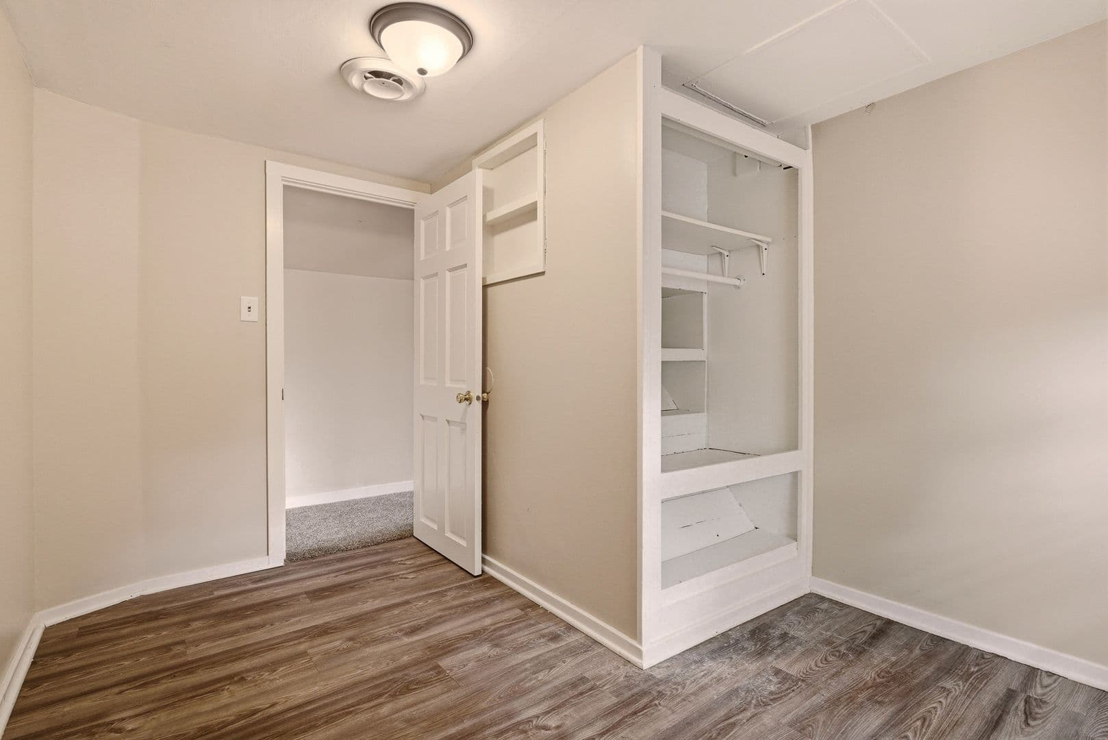 La Crosse House: 2737 Hamilton St