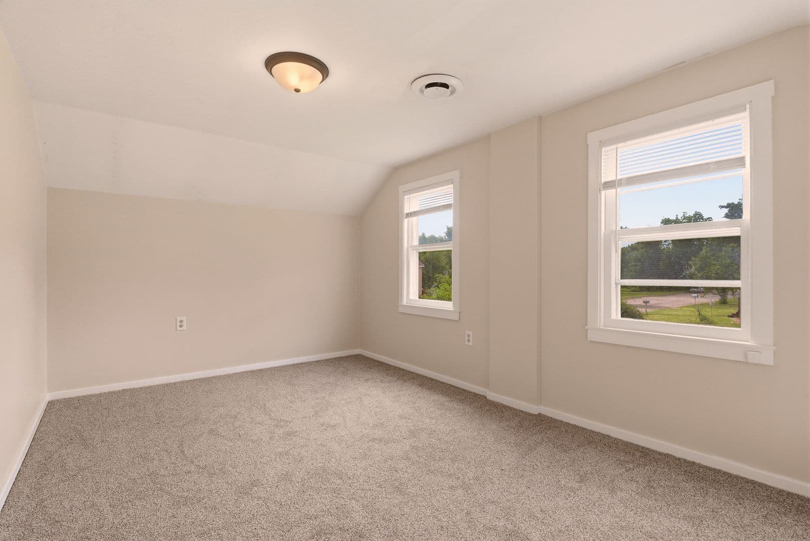 La Crosse House: 2737 Hamilton St