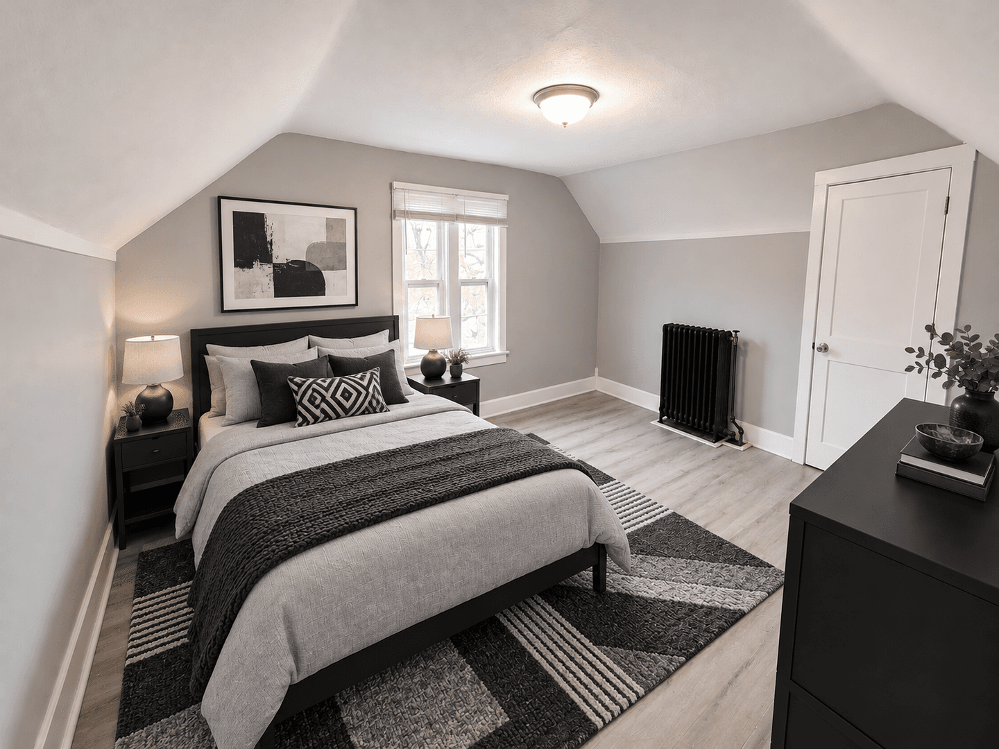 La Crosse Apartment: 1305-1307 Avon St