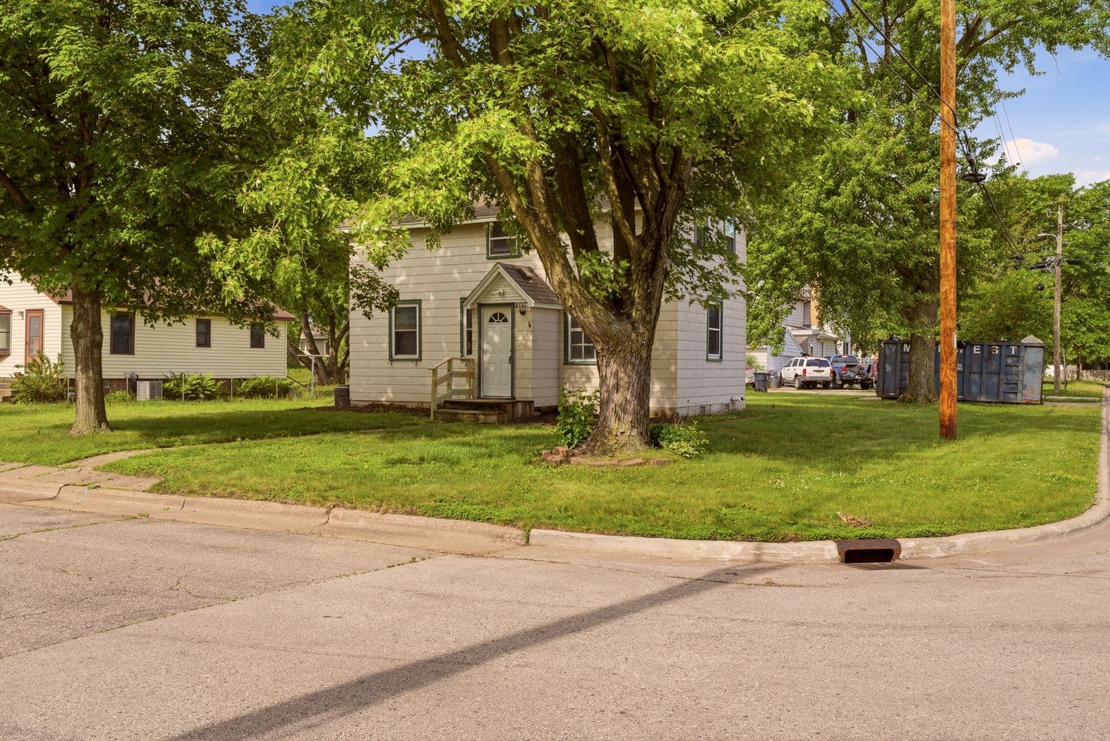 La Crosse House: 2737 Hamilton St