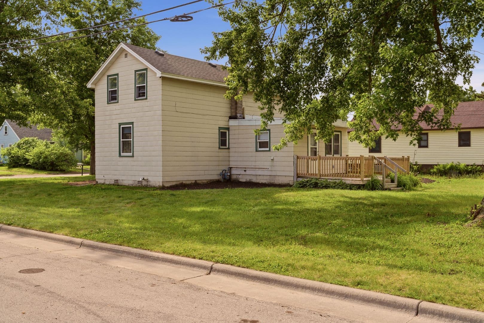 La Crosse House: 2737 Hamilton St