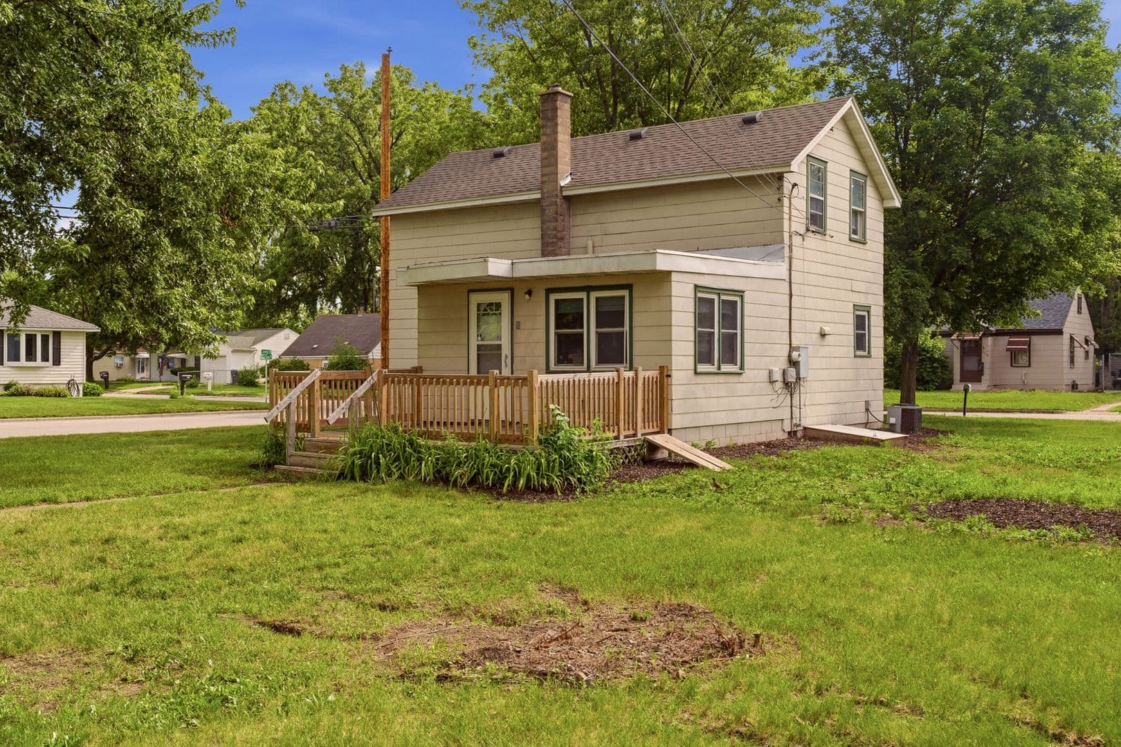 La Crosse House: 2737 Hamilton St