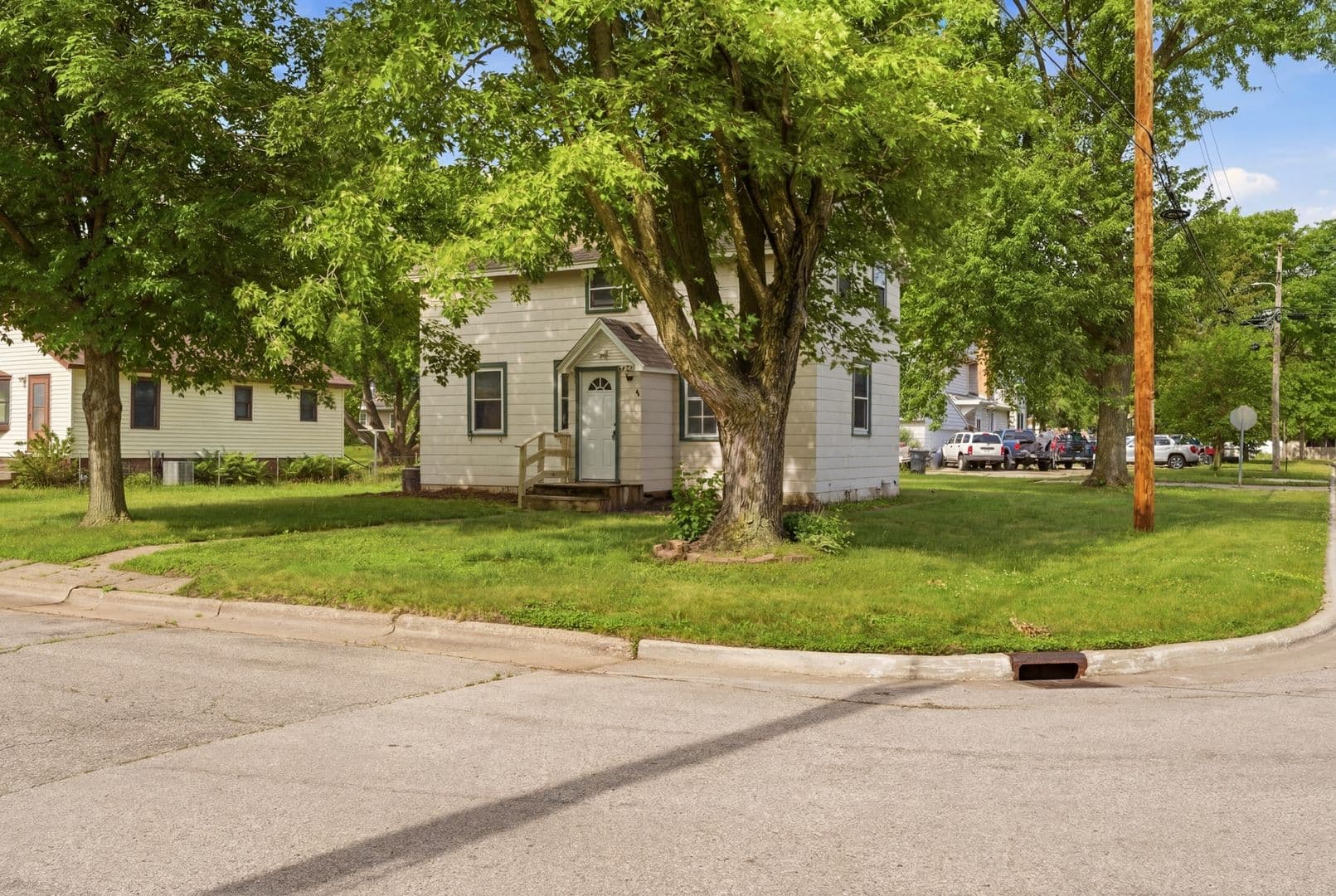 La Crosse House: 2737 Hamilton St