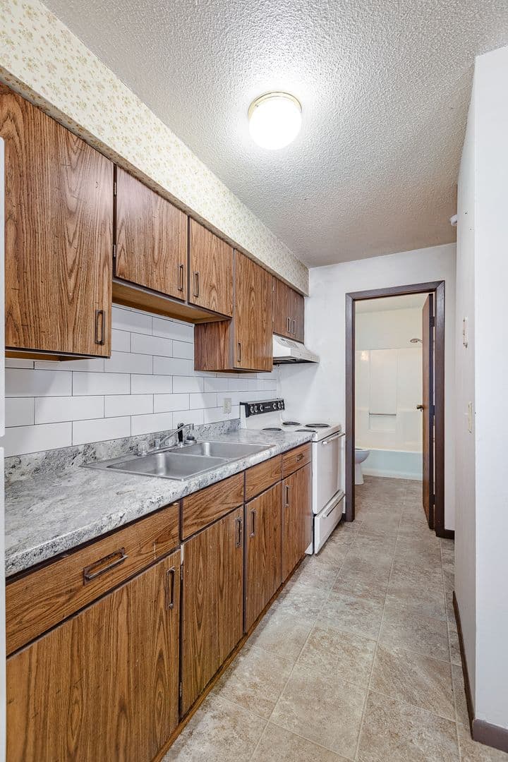 New Albin Apartment: 375 Plum St