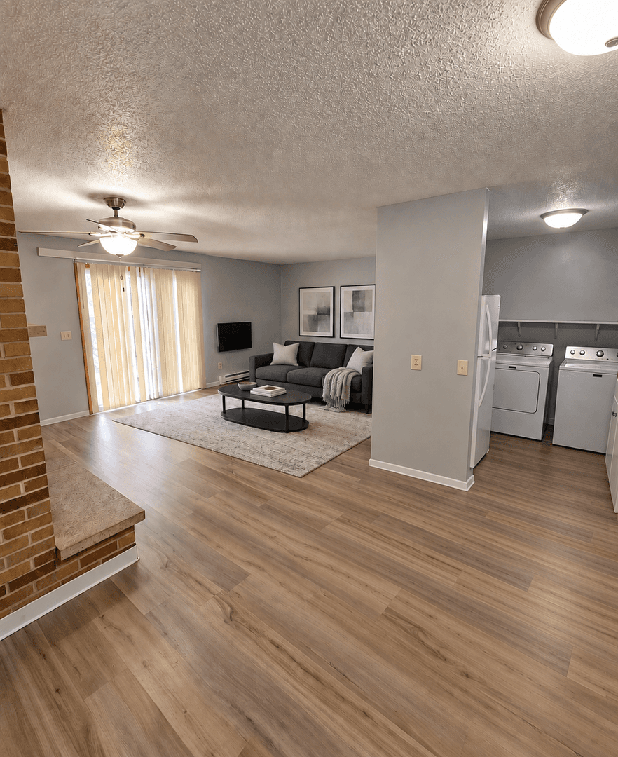 St Charles Apartment: 1112 Oakview Drive
