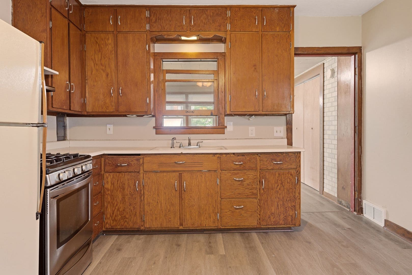 La Crosse House: 2737 Hamilton St