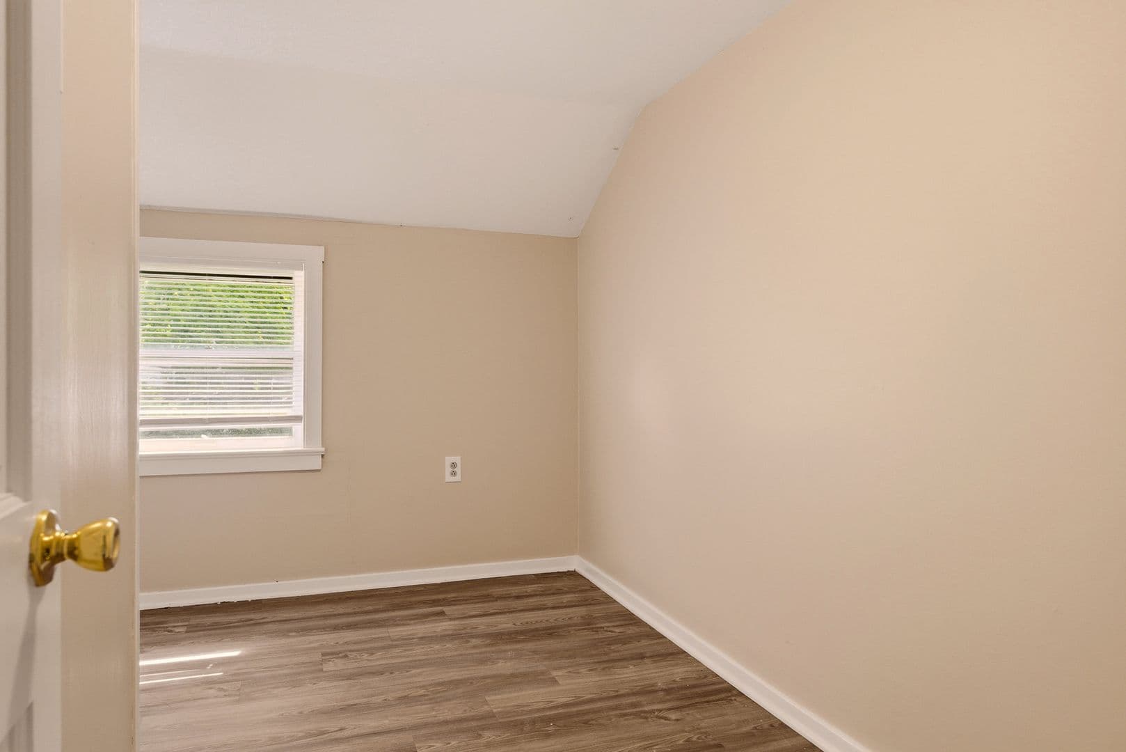 La Crosse House: 2737 Hamilton St