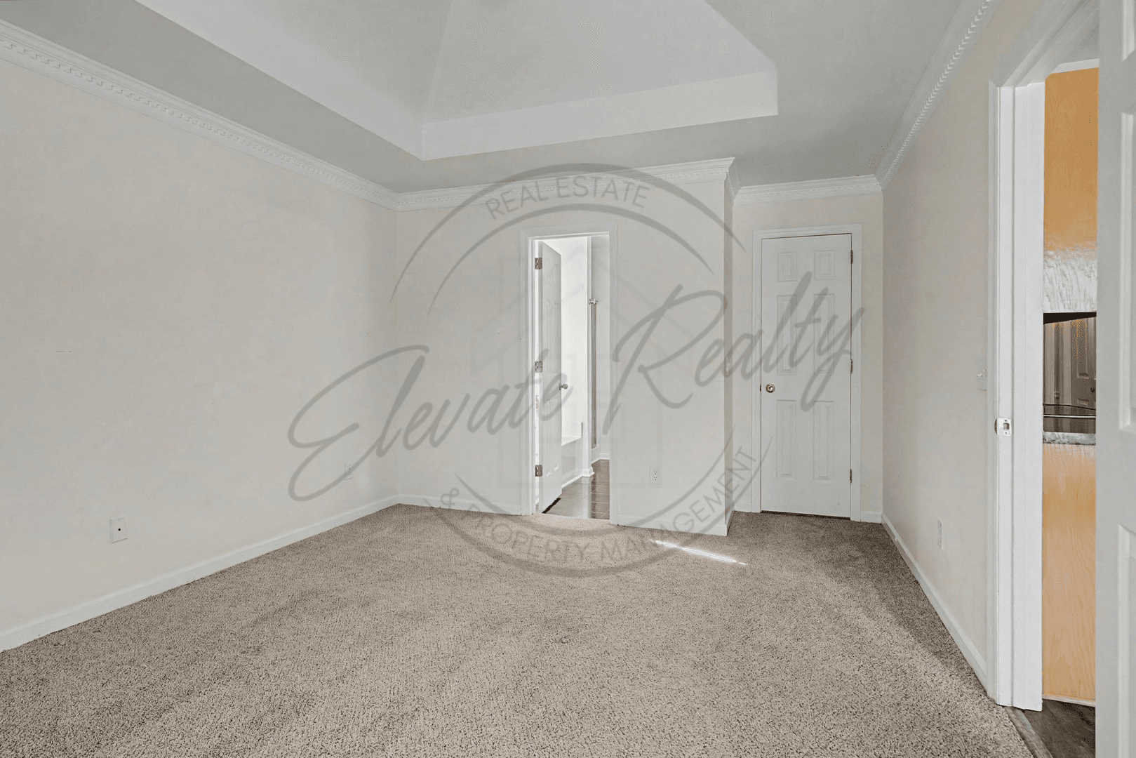 Hendersonville House: 105 Edgeview Dr
