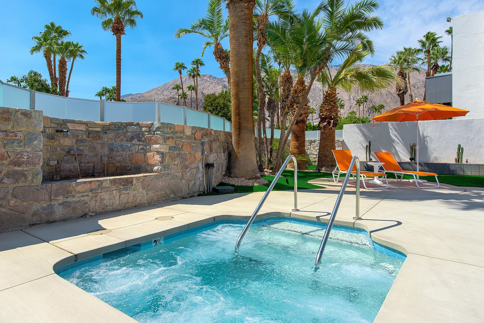 Palm Springs Apartment: 140 W. Via Lola