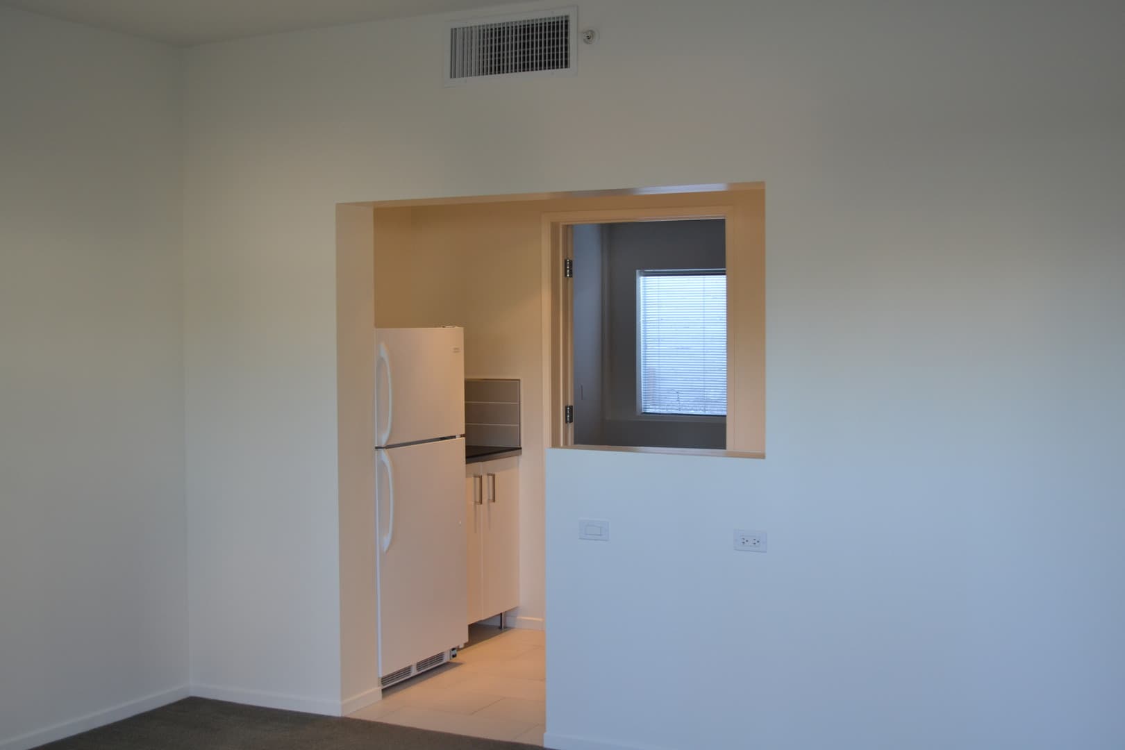 Palm Springs Apartment: 140 W. Via Lola