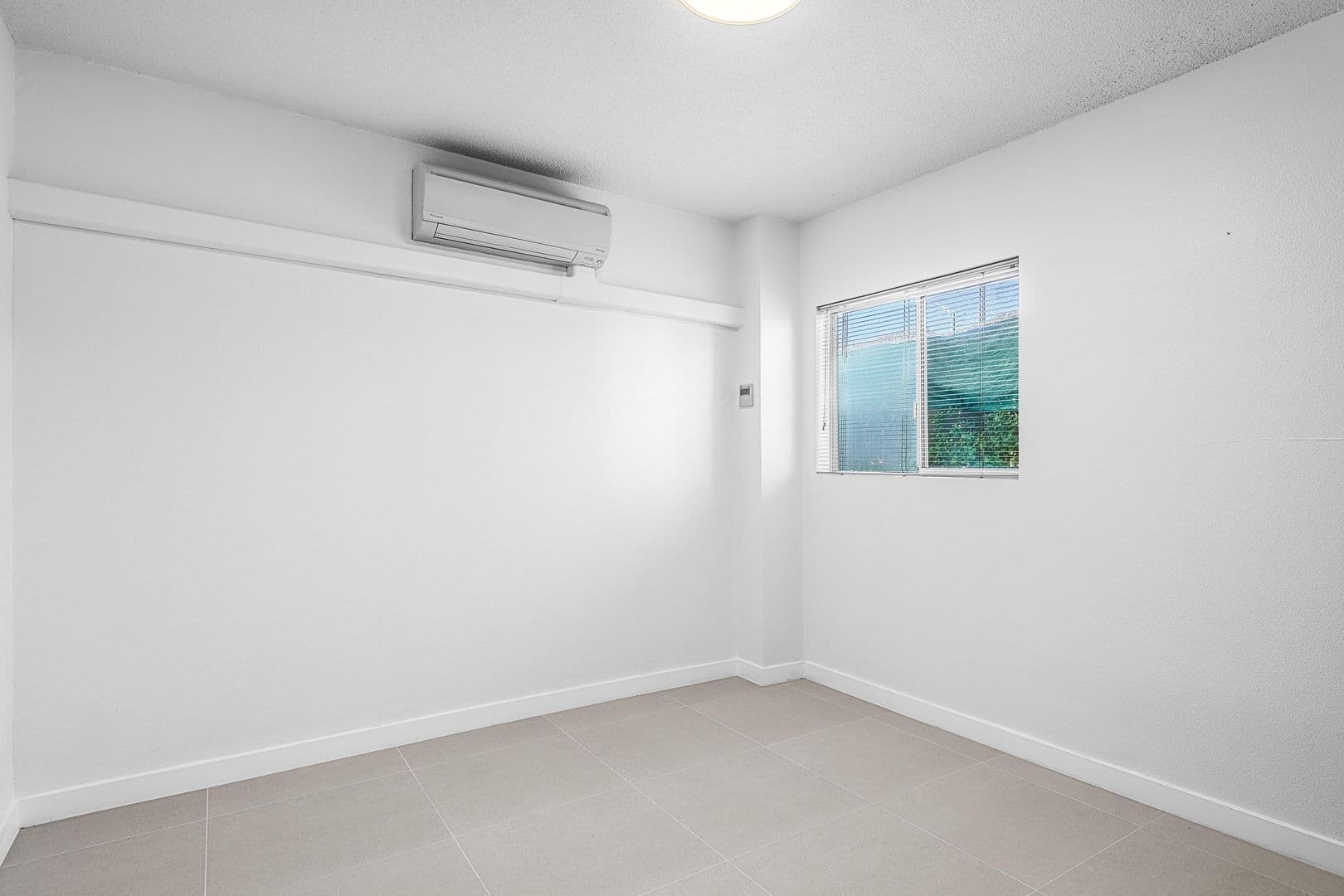 Palm Springs Apartment: 1530 E. Palm Canyon Dr.