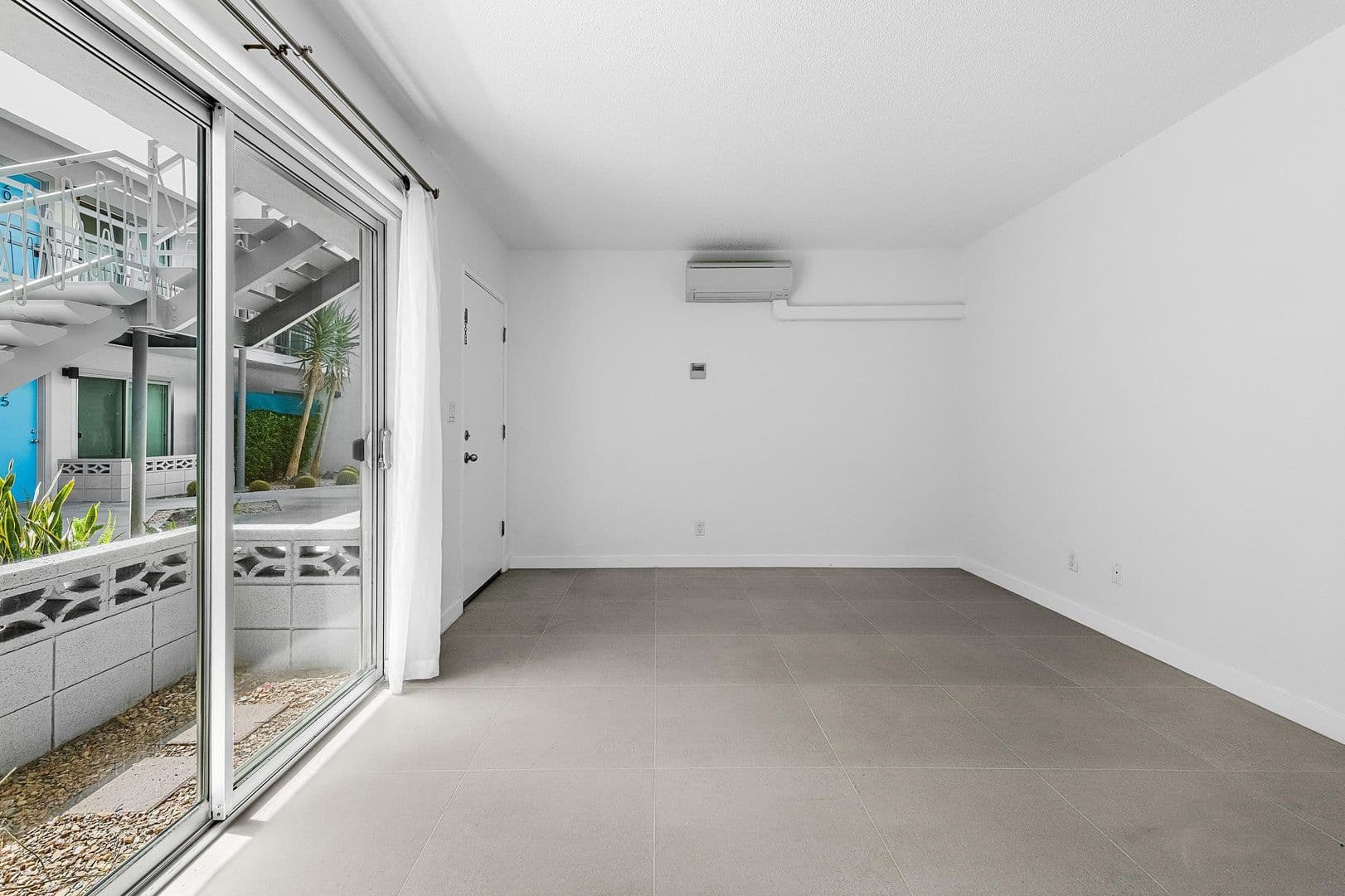 Palm Springs Apartment: 1530 E. Palm Canyon Dr.
