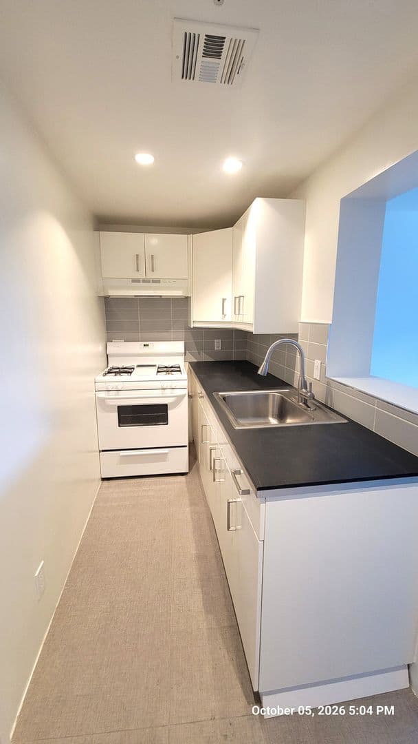 Palm Springs Apartment: 140 W. Via Lola