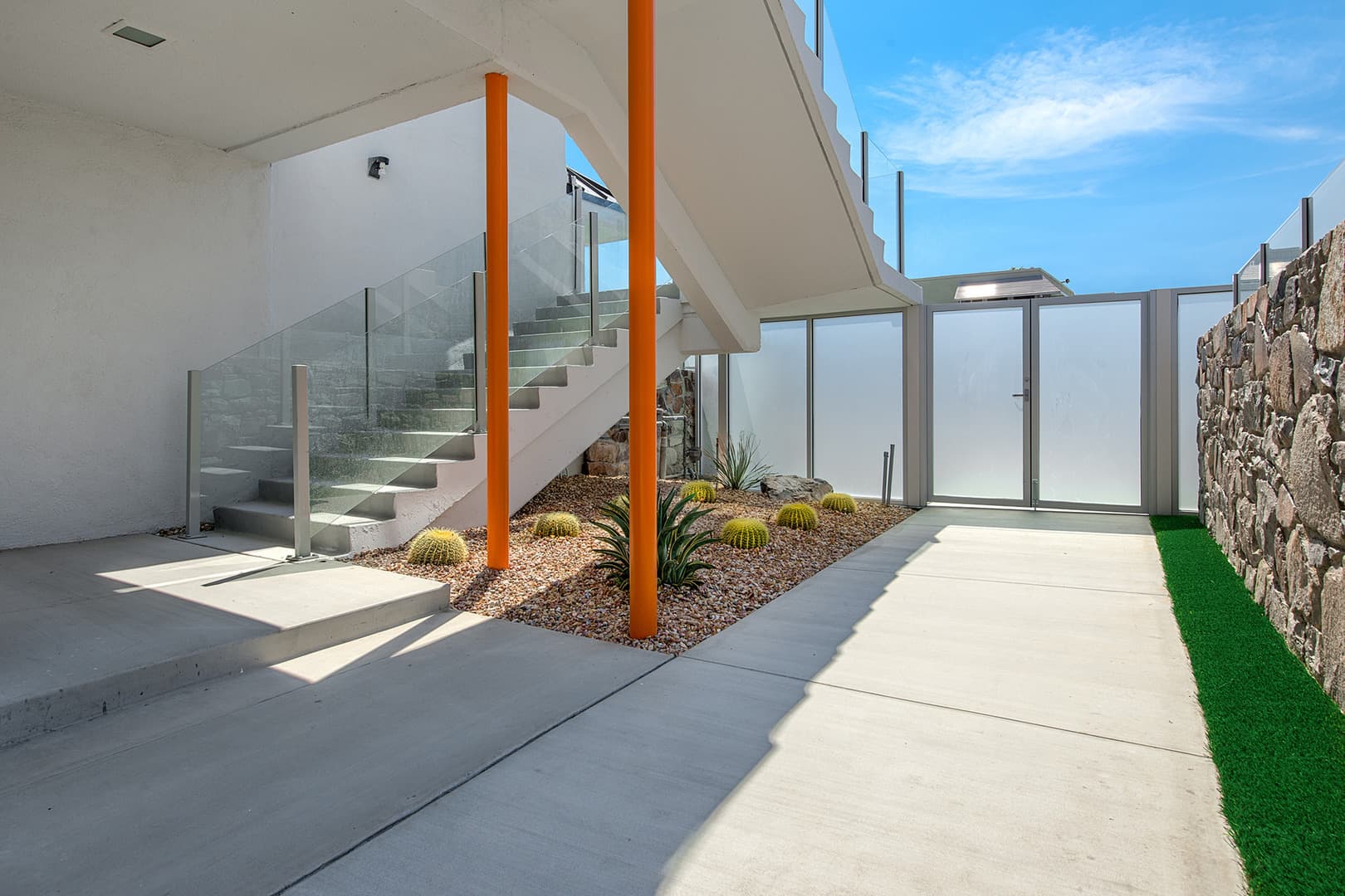 Palm Springs Apartment: 140 W. Via Lola