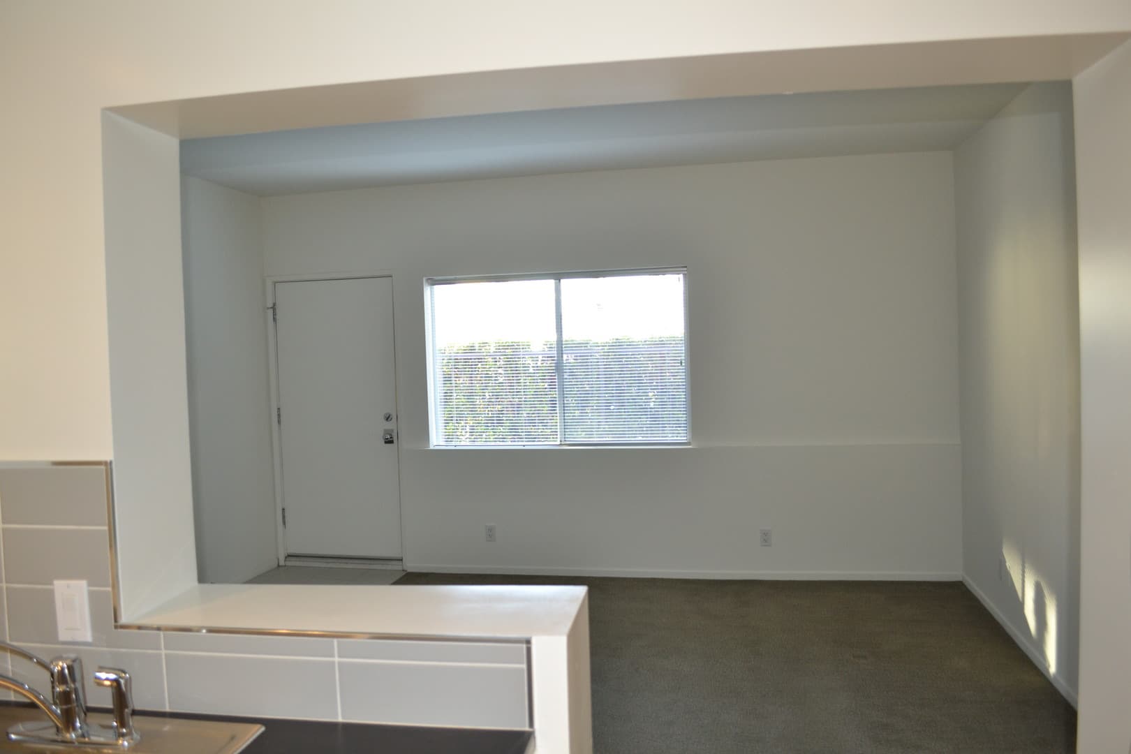 Palm Springs Apartment: 140 W. Via Lola