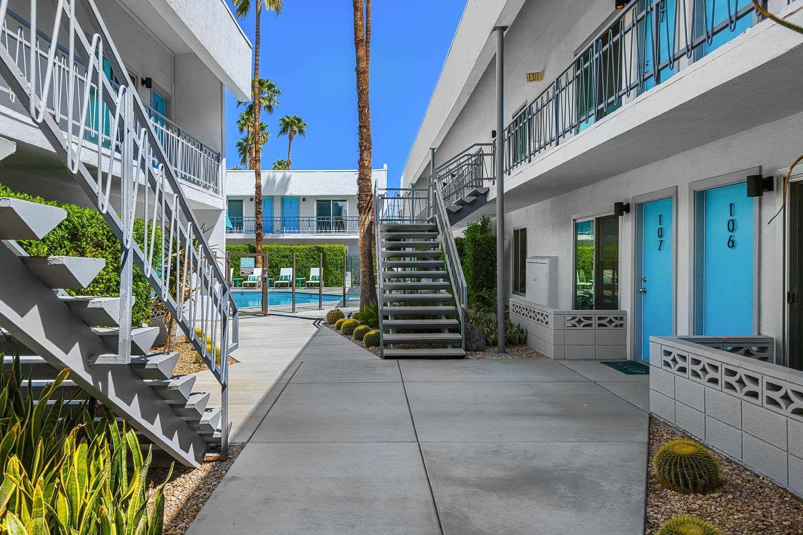 Palm Springs Apartment: 1530 E. Palm Canyon Dr.