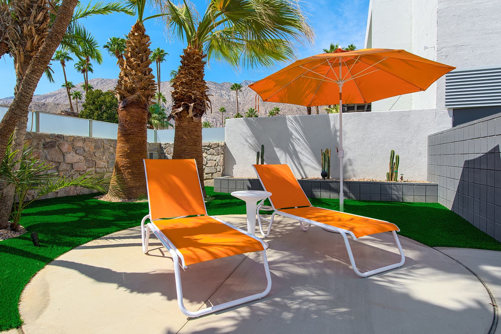 Palm Springs Apartment: 140 W. Via Lola