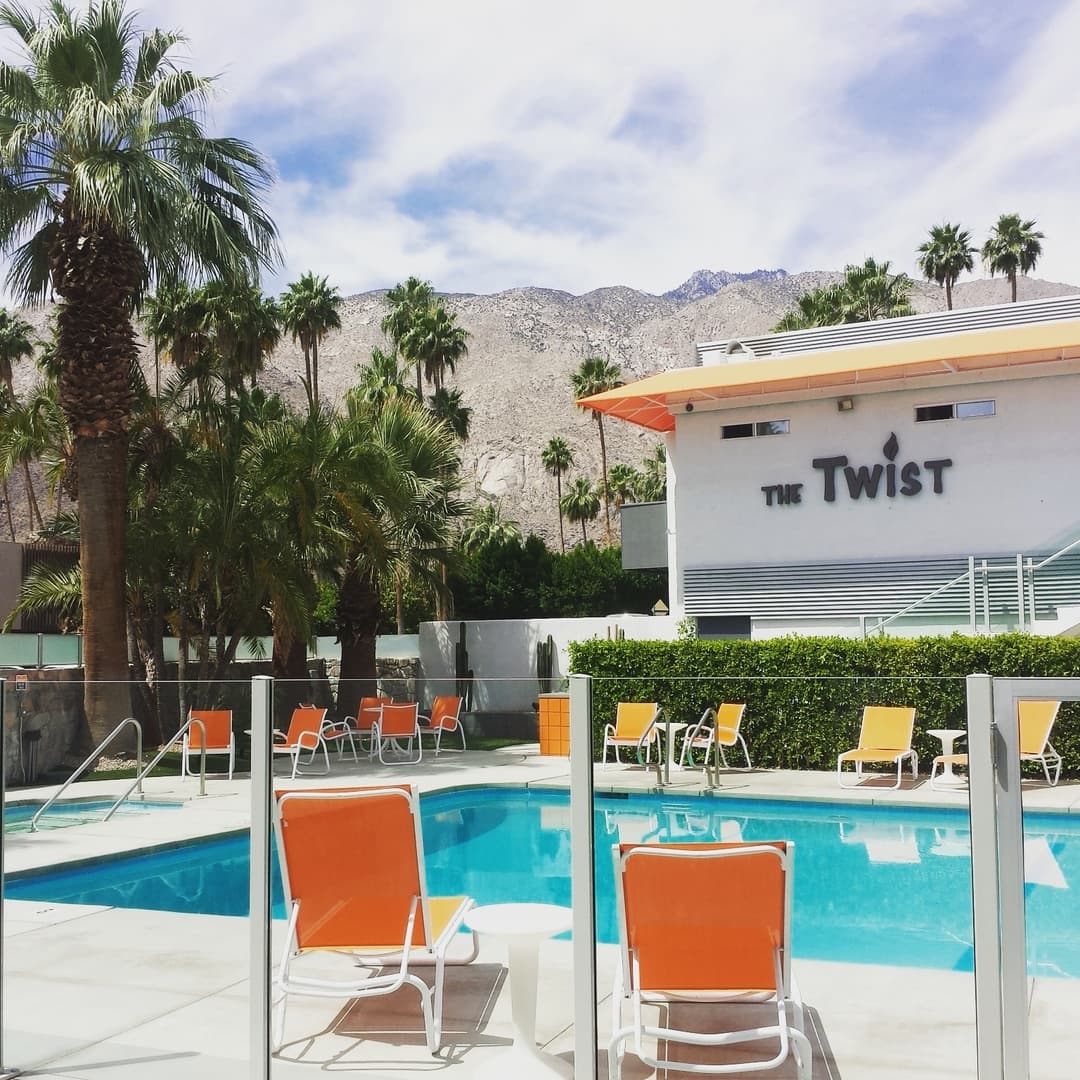 Palm Springs Apartment: 140 W. Via Lola