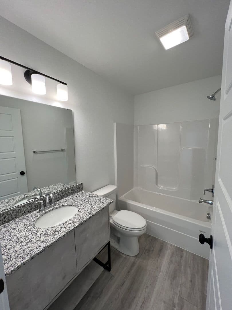 Centerton House: 1071 Ventnor Avenue