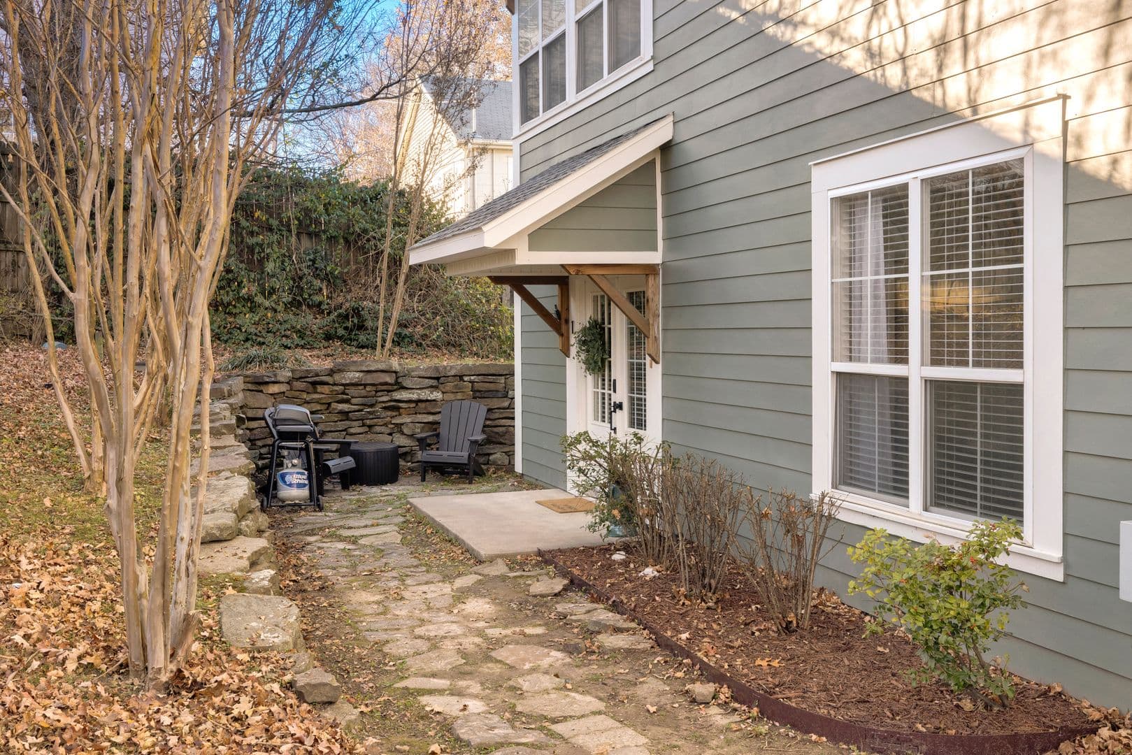 Fayetteville House: 40 E. Maple Street #1