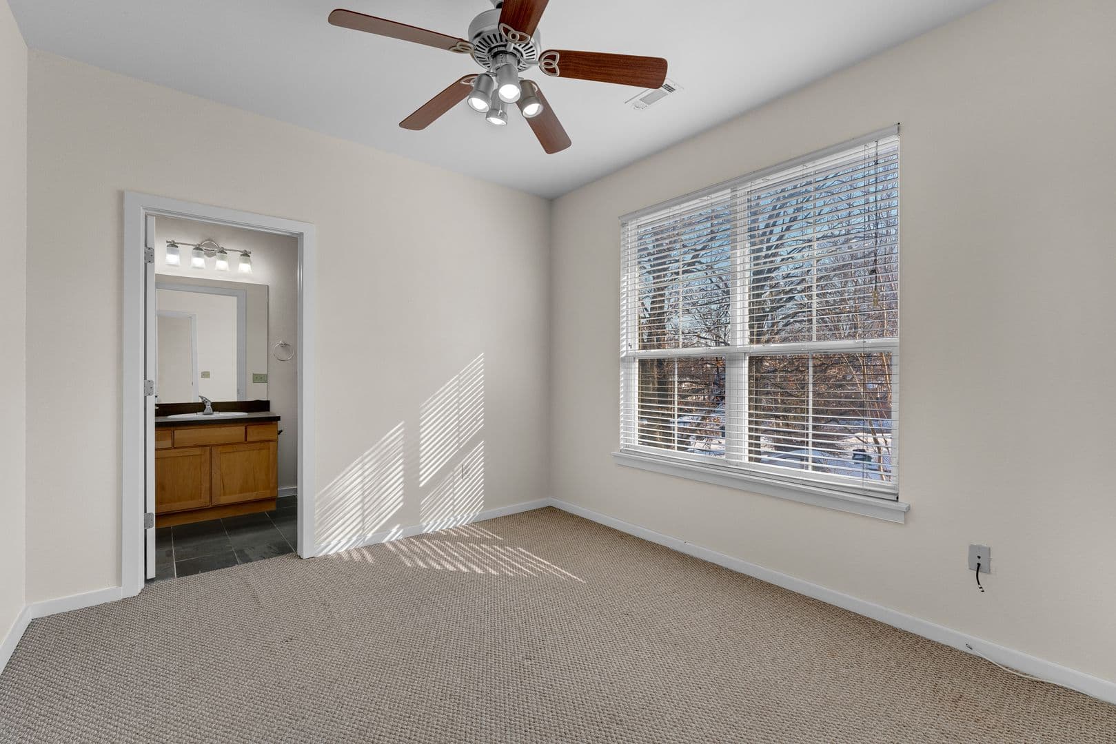 Fayetteville House: 40 E Maple Street #2