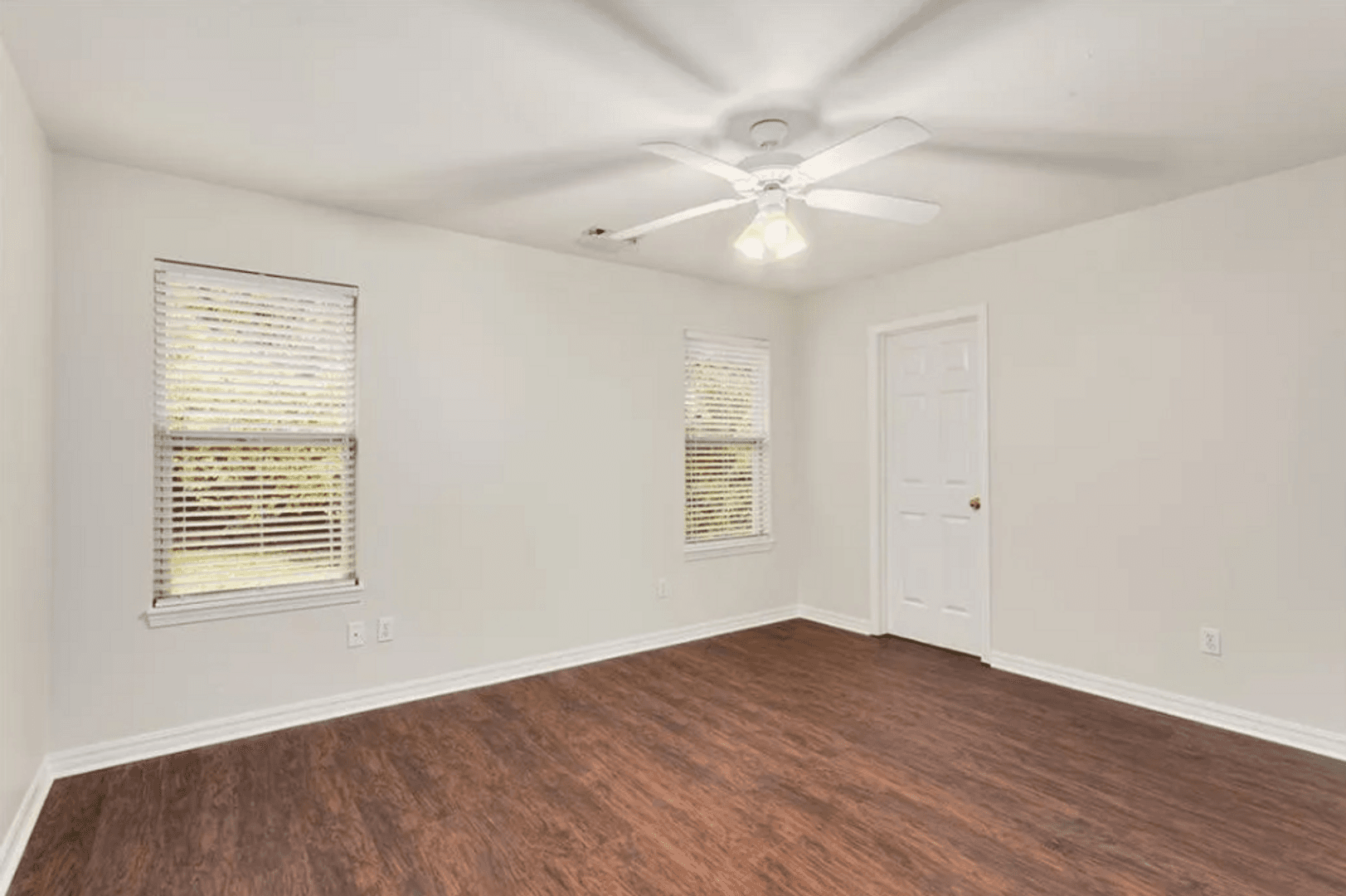 Fayetteville House: 1480 E Masonic Drive