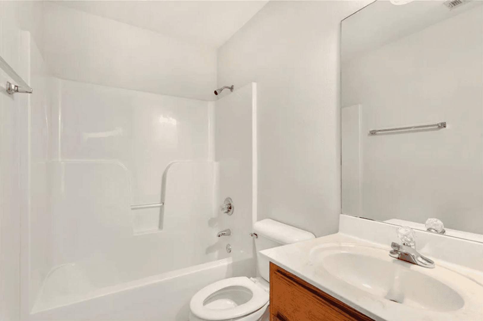 Fayetteville House: 1480 E Masonic Drive