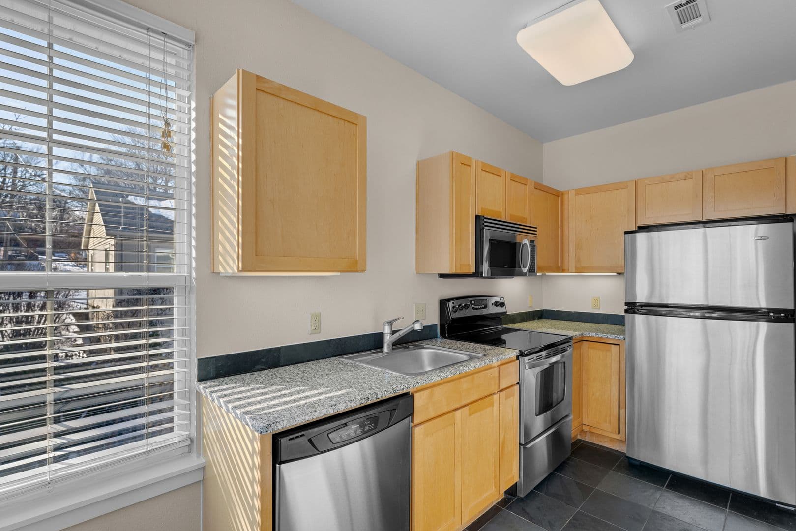 Fayetteville House: 40 E Maple Street #2