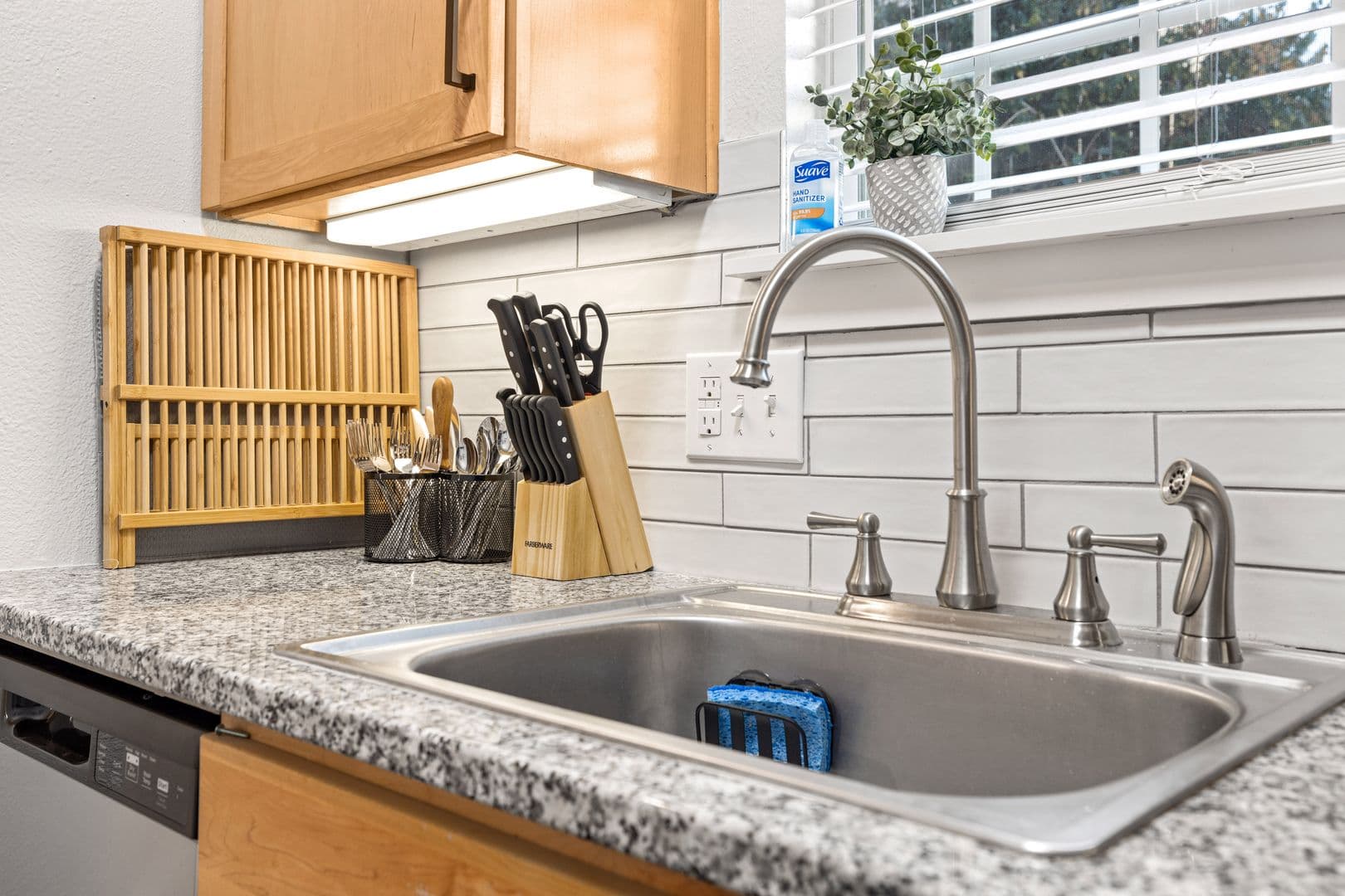 Fayetteville House: 40 E. Maple Street #1
