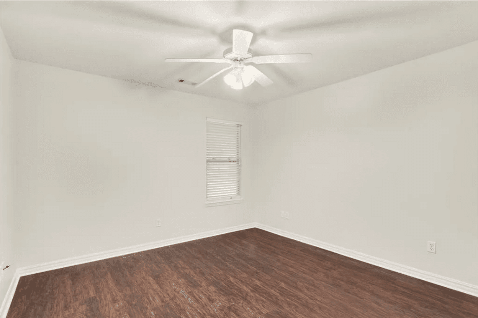 Fayetteville House: 1480 E Masonic Drive