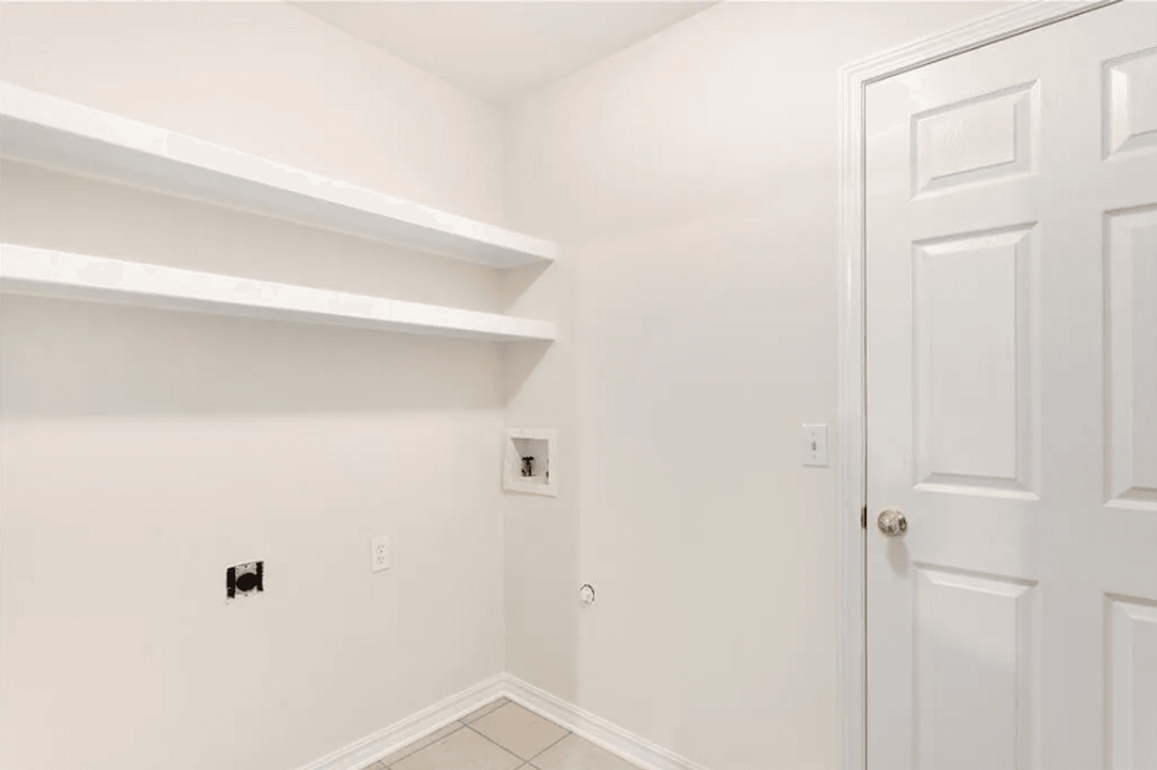 Fayetteville House: 1480 E Masonic Drive
