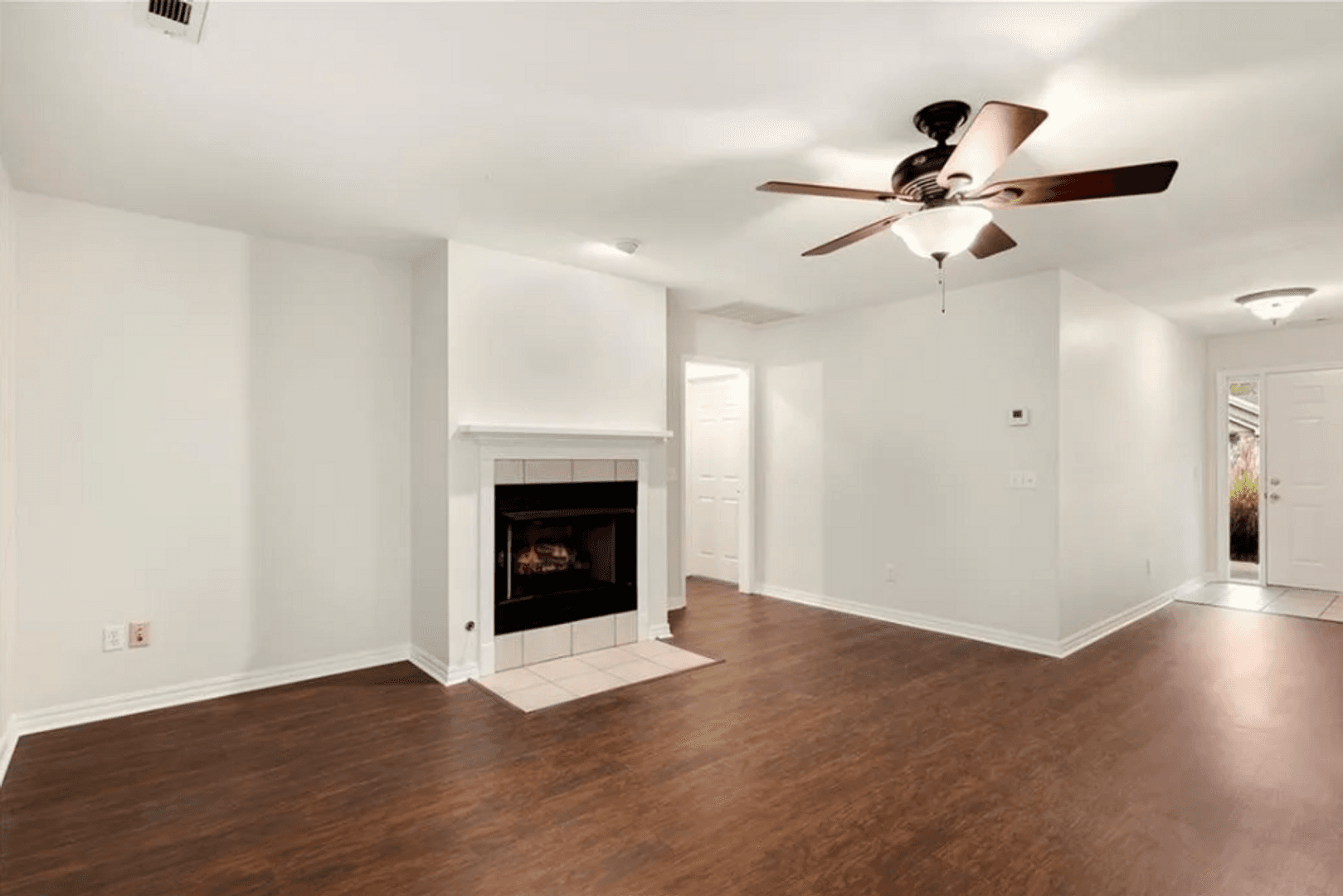 Fayetteville House: 1480 E Masonic Drive