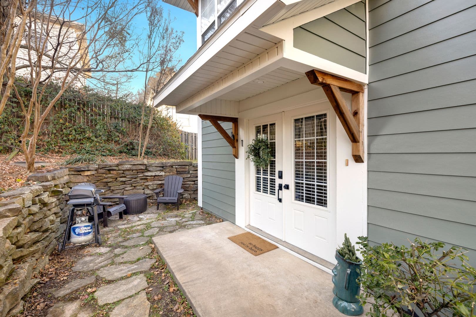 Fayetteville House: 40 E. Maple Street #1