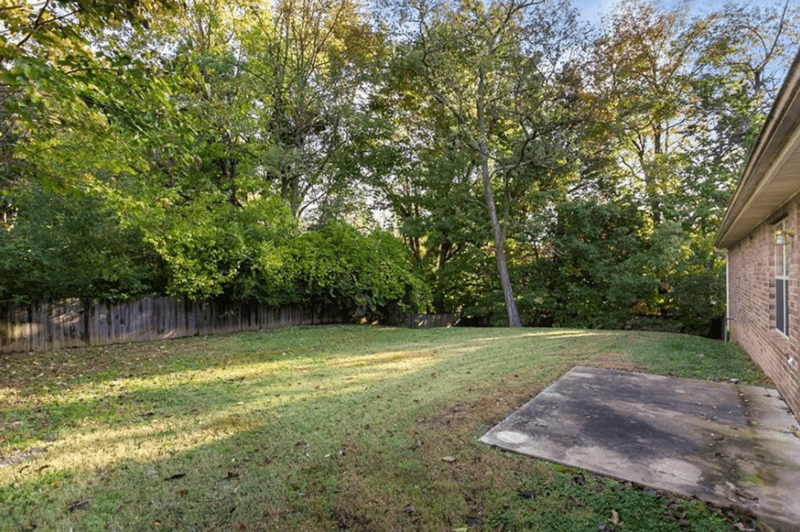 Fayetteville House: 1480 E Masonic Drive